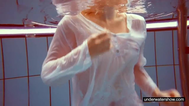 Голая телочка в воде - #4